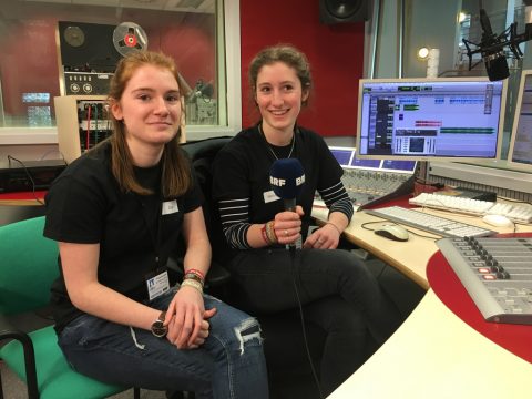 Journalist für einen Tag 2018: Mélusine Creutz und Zoé Leclerc, 5. Jahr PDS (Bild: Simonne Doepgen/BRF)