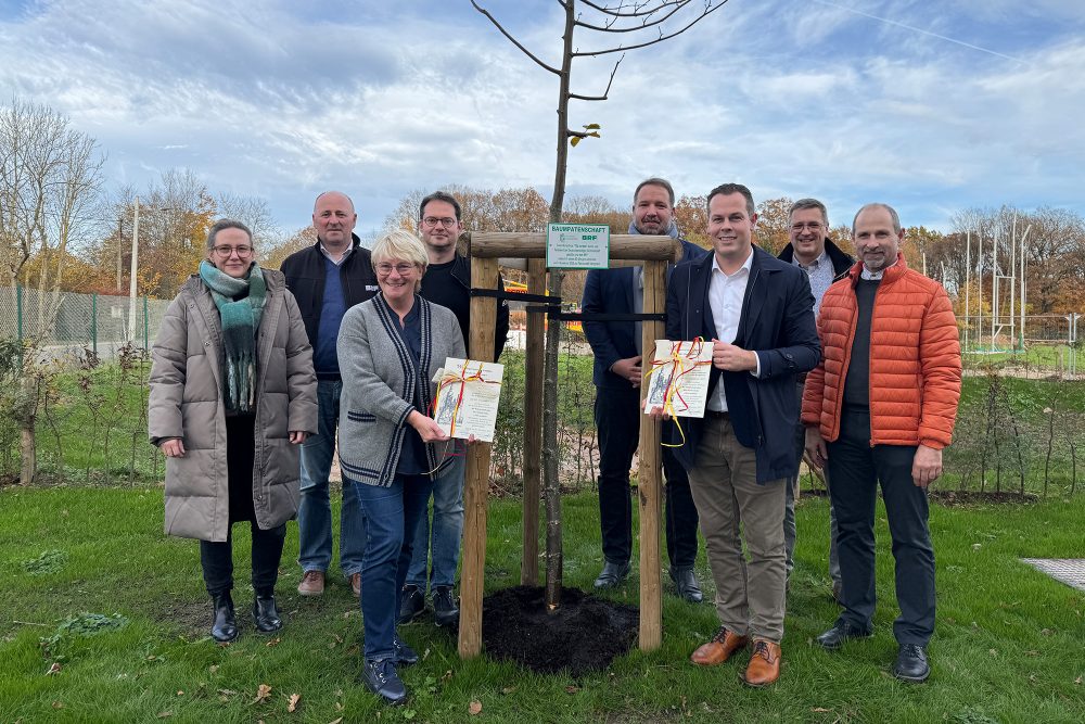 Zeremonie zur Übernahme der Baumpatenschaft (Bild: Sylke Tegtmeier/BRF)