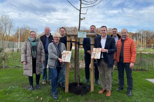 Zeremonie zur Übernahme der Baumpatenschaft (Bild: Sylke Tegtmeier/BRF)