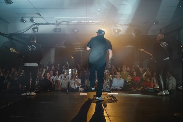 Die YKONS bei ihrem Auftritt im Alten Schlachthof