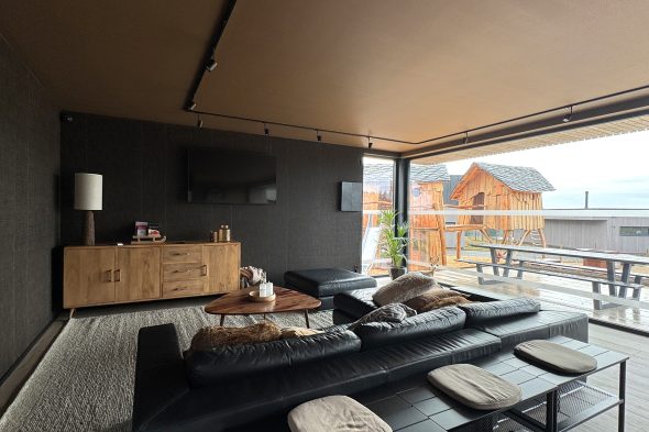 Gemeinschaftsraum mit Billard-Tisch und Kicker im im Nature Lake Village in Wirtzfeld