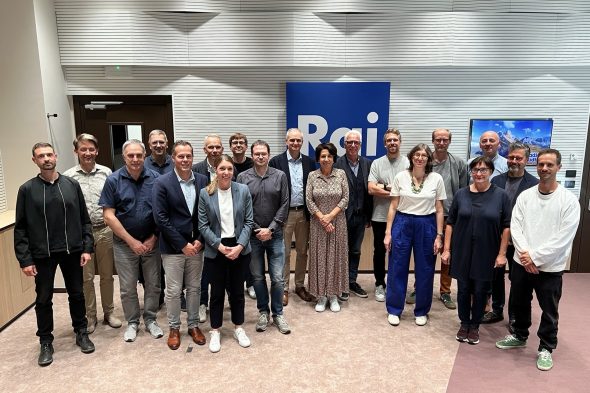 Die Vertreter von 100,7, BRF, Rai-Südtirol und RTR bei ihrem Treffen im Herbst 2026 im Funkhaus in Bozen (Bild: Rai-Südtirol)